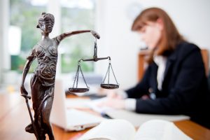 Как выбрать юриста