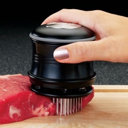 Тендерайзер или размягчитель мяса с 56 лезвиями. professional meat tenderizer with stainless steel.
